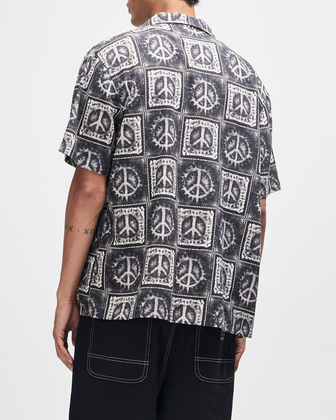 D261MSH524-SolarhotShirt-Mono|Model