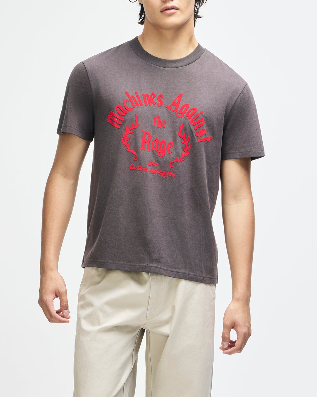 empire-tee-anthracite-grey|Model