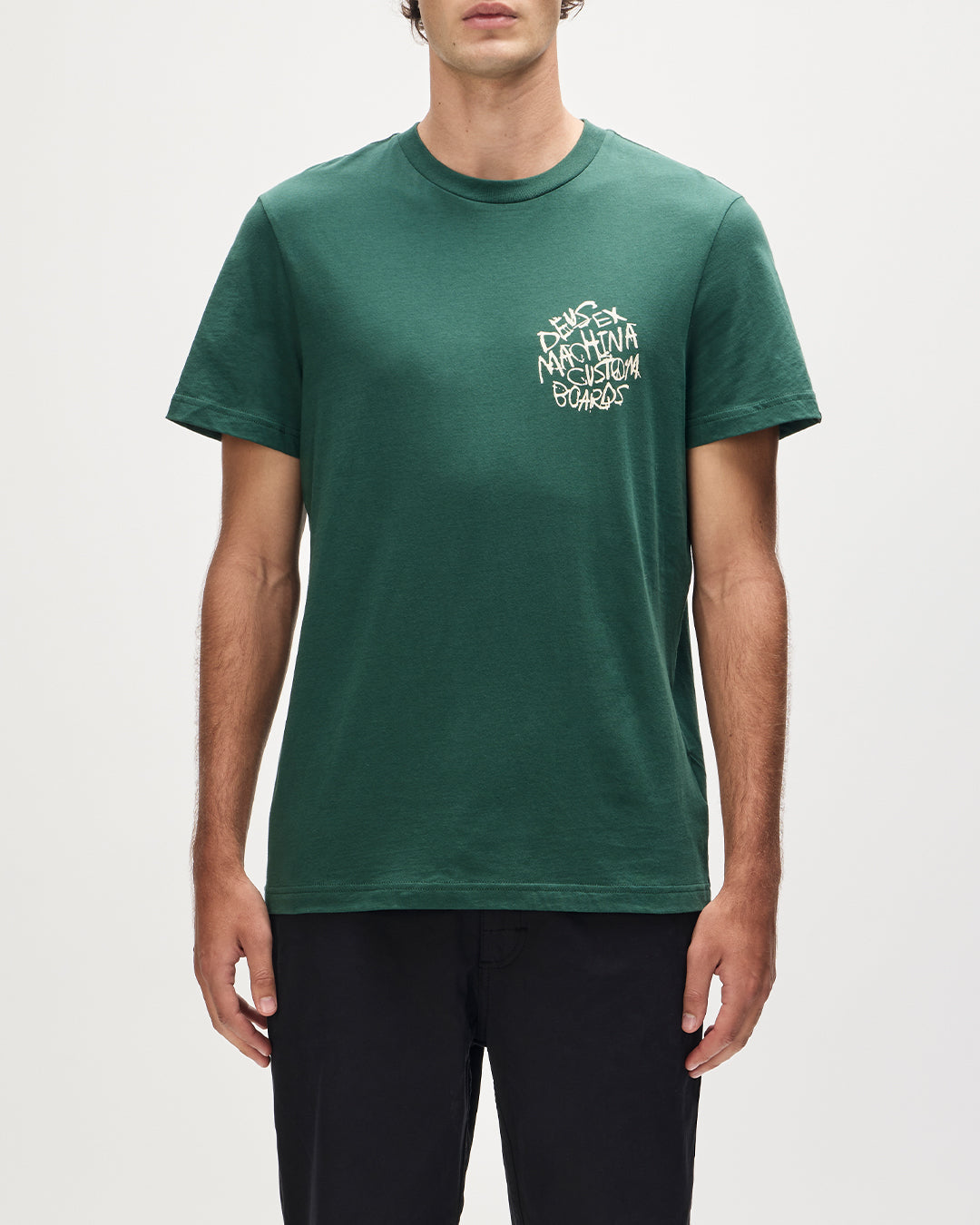 scrambler-tee-hunter-green|Model