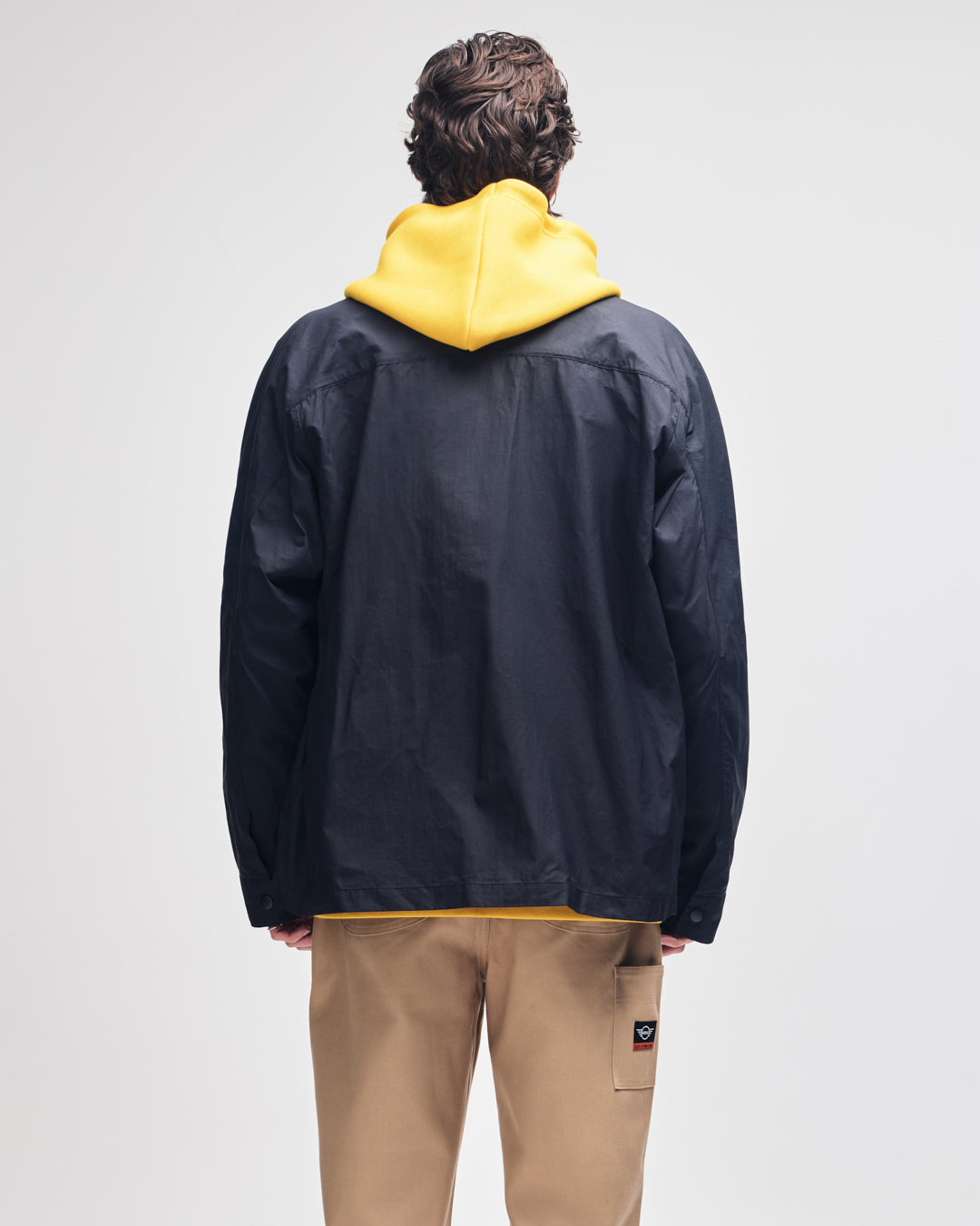 mini-trials-jacket-black|Model